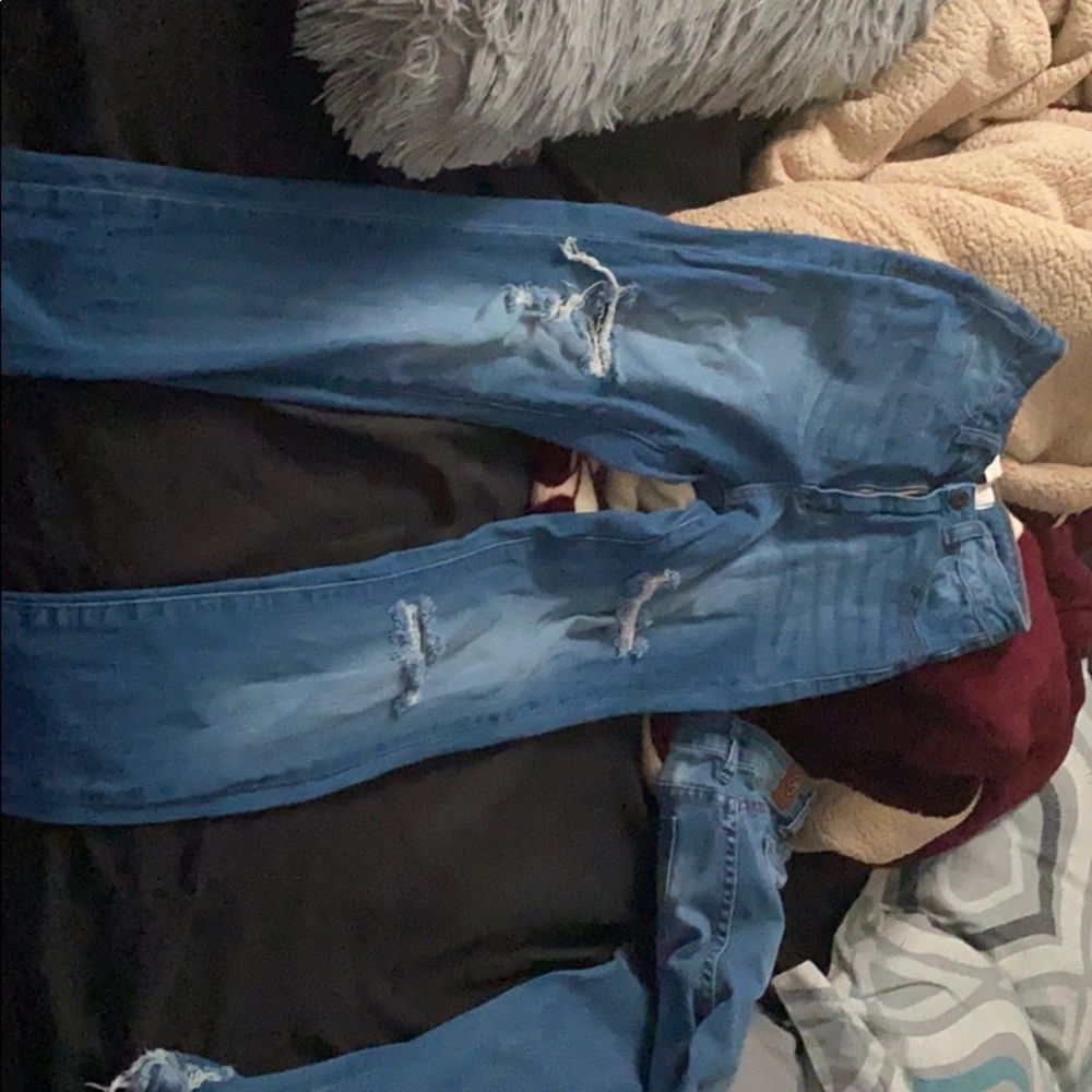 Ripped high waist jeans